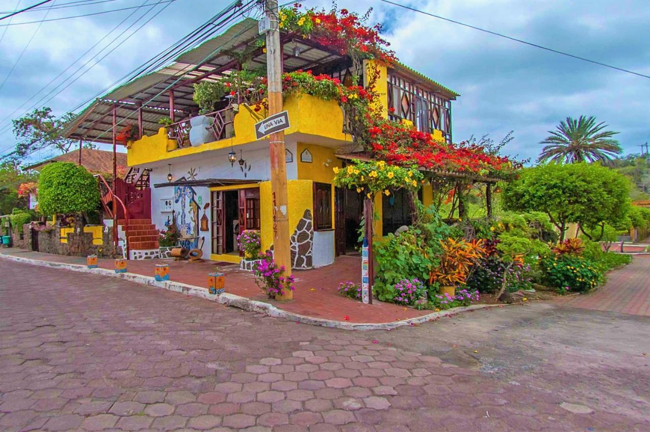Casa del Lago Lodging House Puerto Ayora  Esterno foto