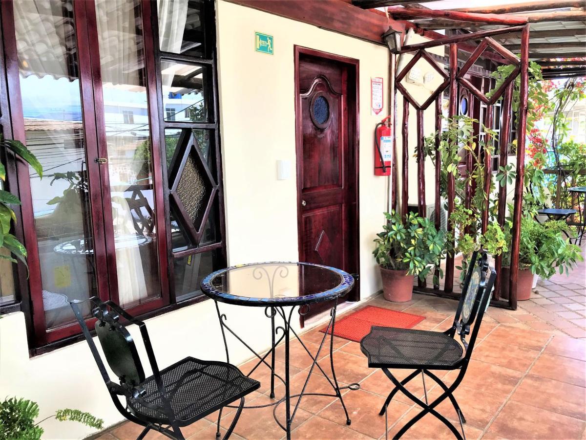 Casa del Lago Lodging House Puerto Ayora  Esterno foto