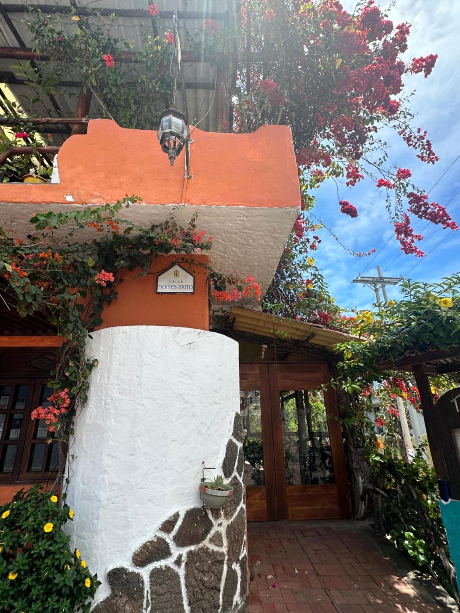 Casa del Lago Lodging House Puerto Ayora  Esterno foto