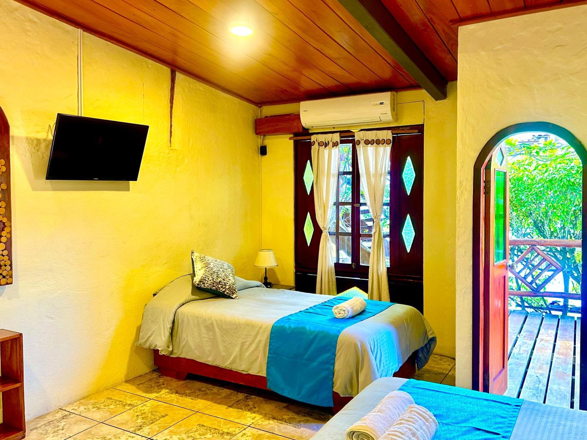 Casa del Lago Lodging House Puerto Ayora  Esterno foto