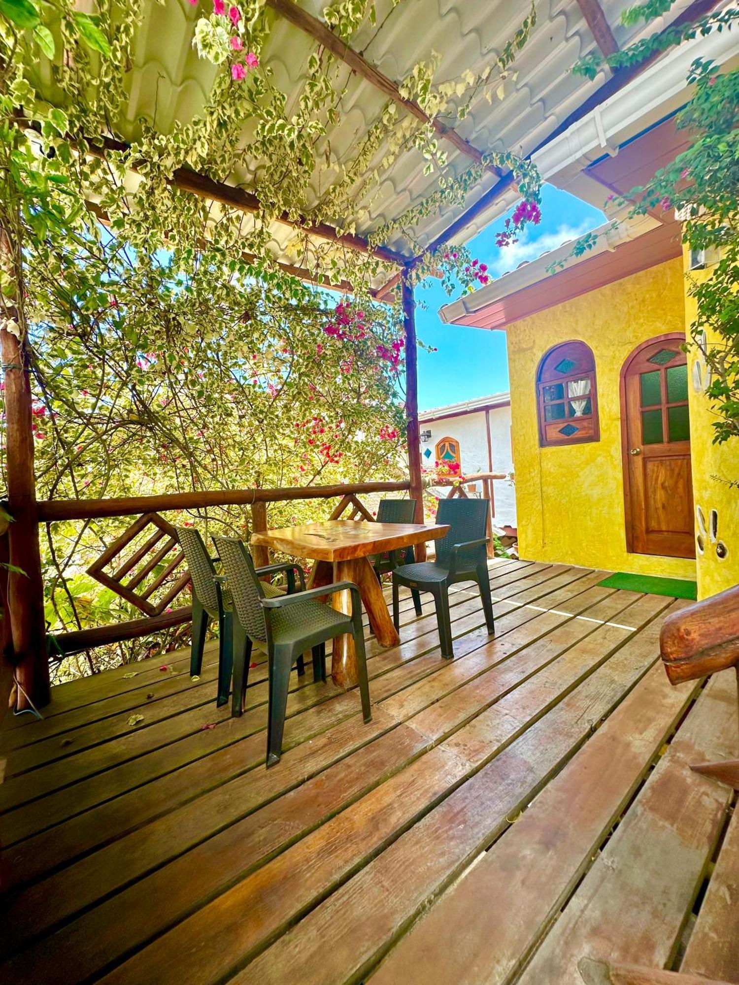 Casa del Lago Lodging House Puerto Ayora  Esterno foto