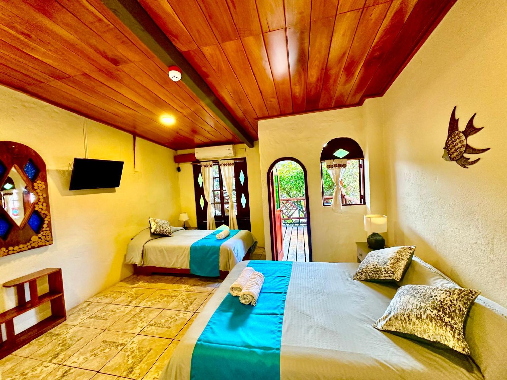 Casa del Lago Lodging House Puerto Ayora  Esterno foto