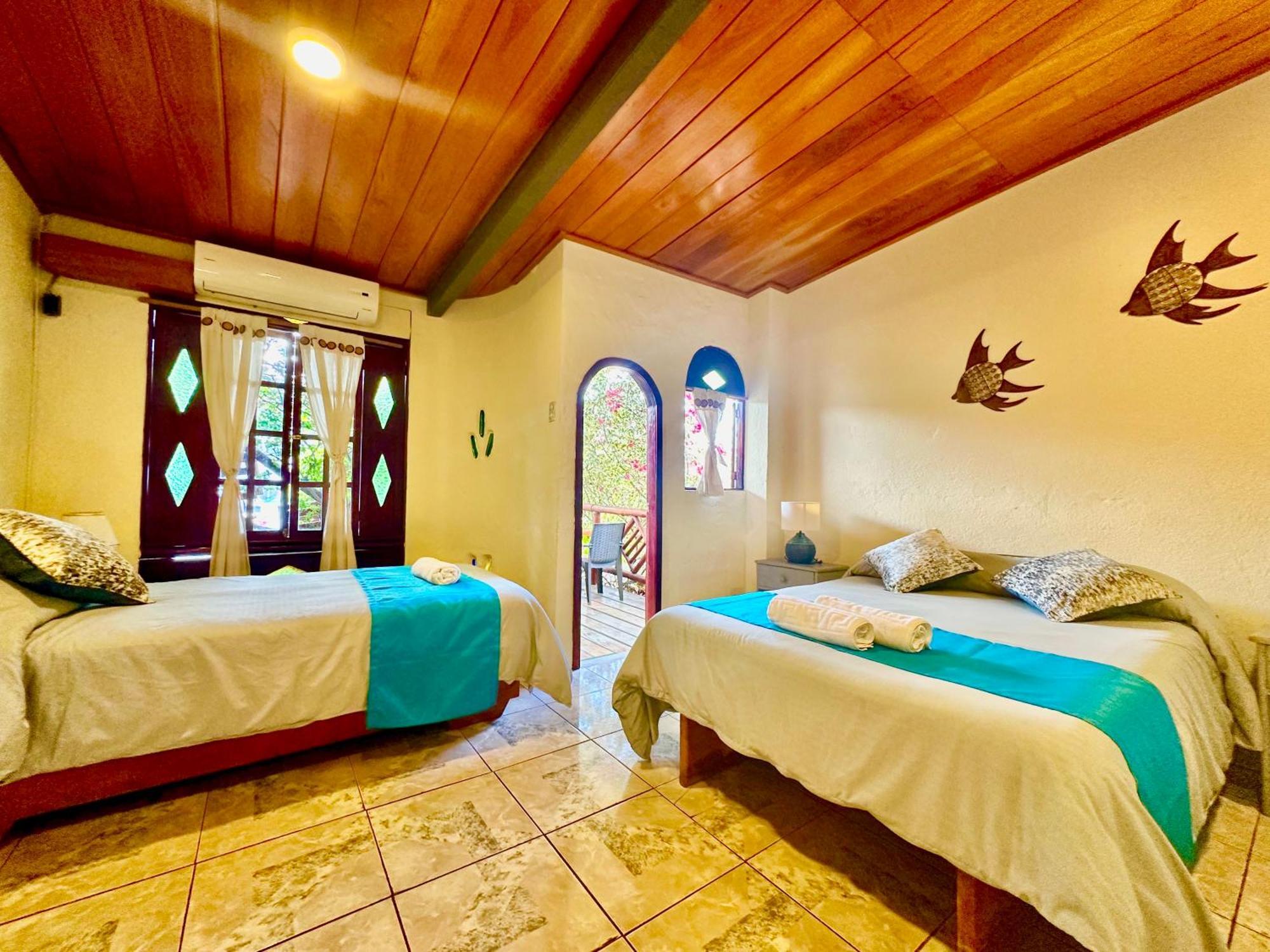 Casa del Lago Lodging House Puerto Ayora  Esterno foto