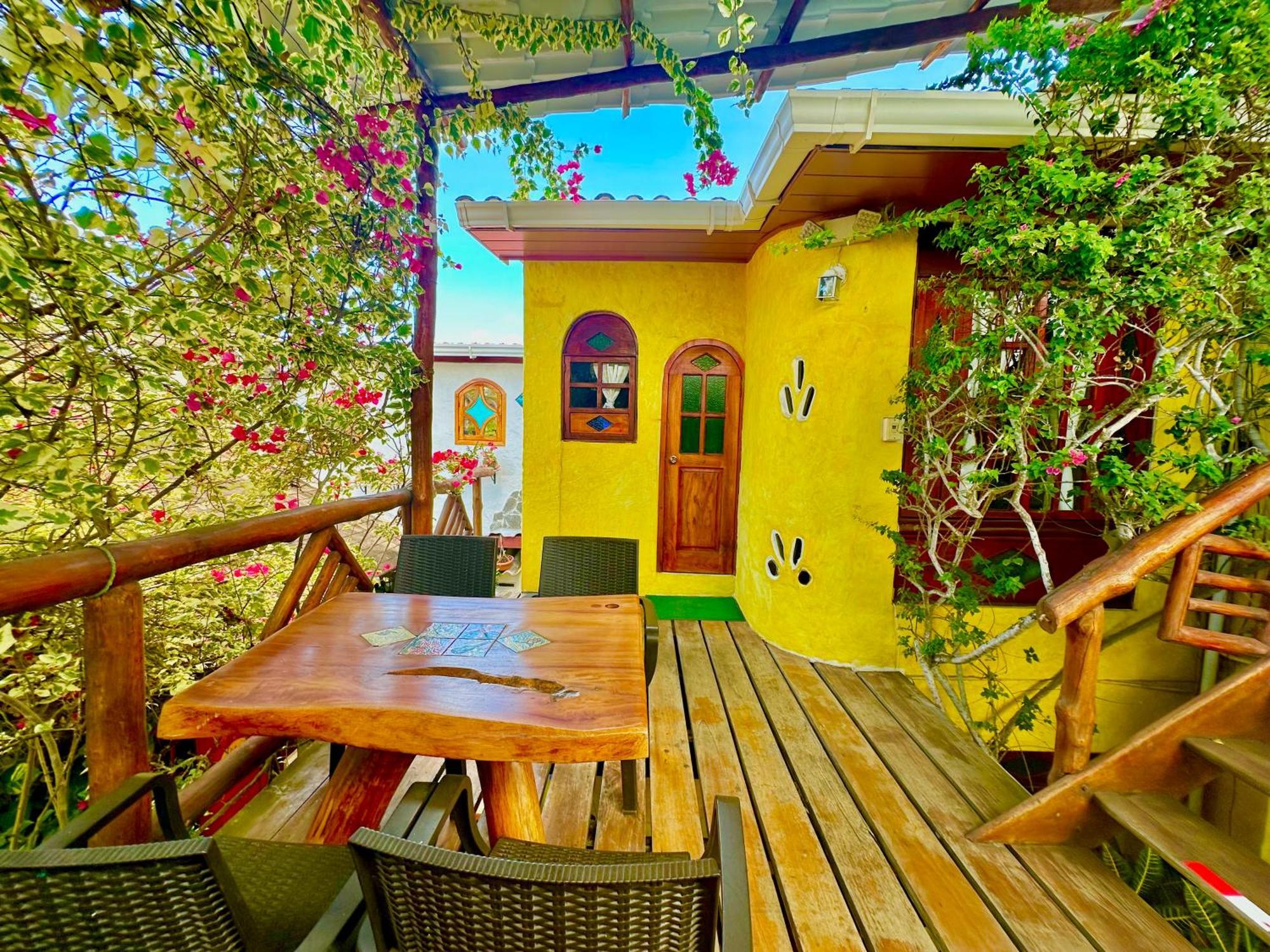 Casa del Lago Lodging House Puerto Ayora  Esterno foto