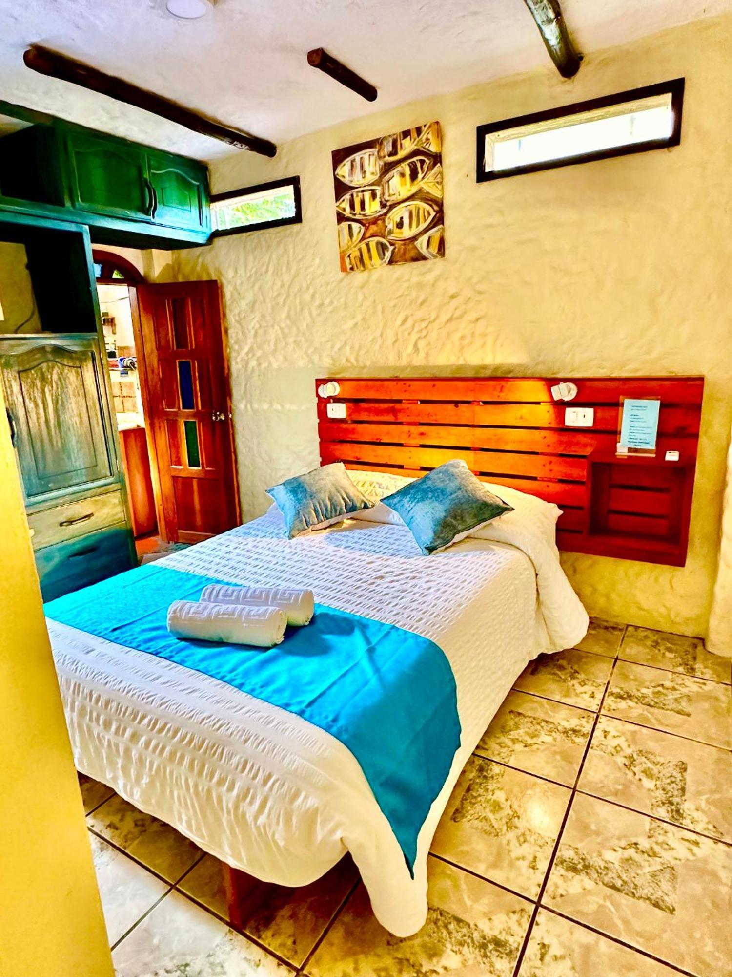 Casa del Lago Lodging House Puerto Ayora  Esterno foto