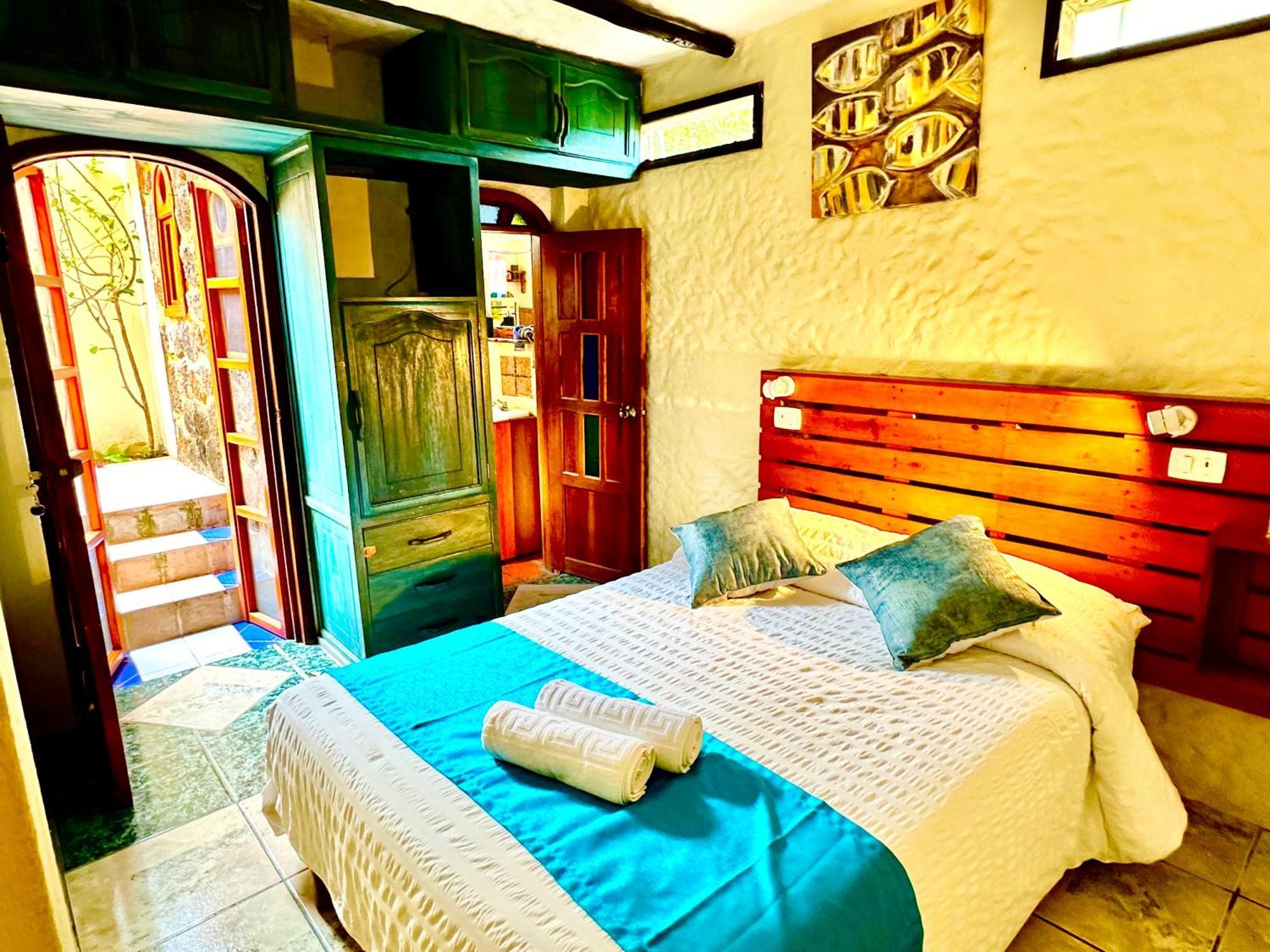 Casa del Lago Lodging House Puerto Ayora  Esterno foto