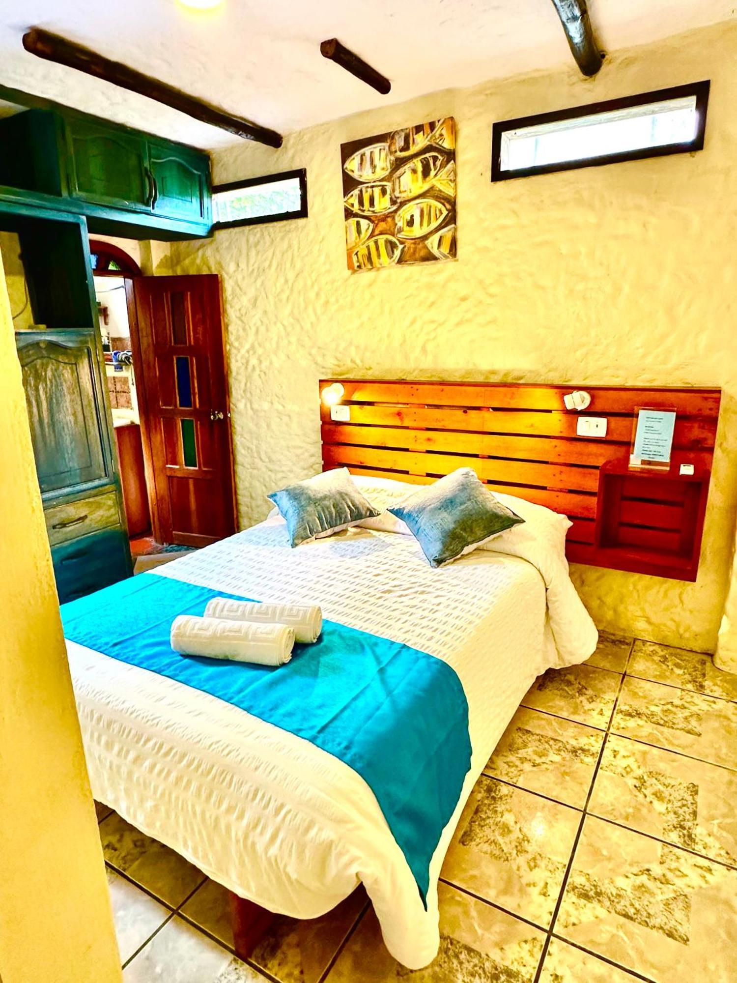 Casa del Lago Lodging House Puerto Ayora  Esterno foto