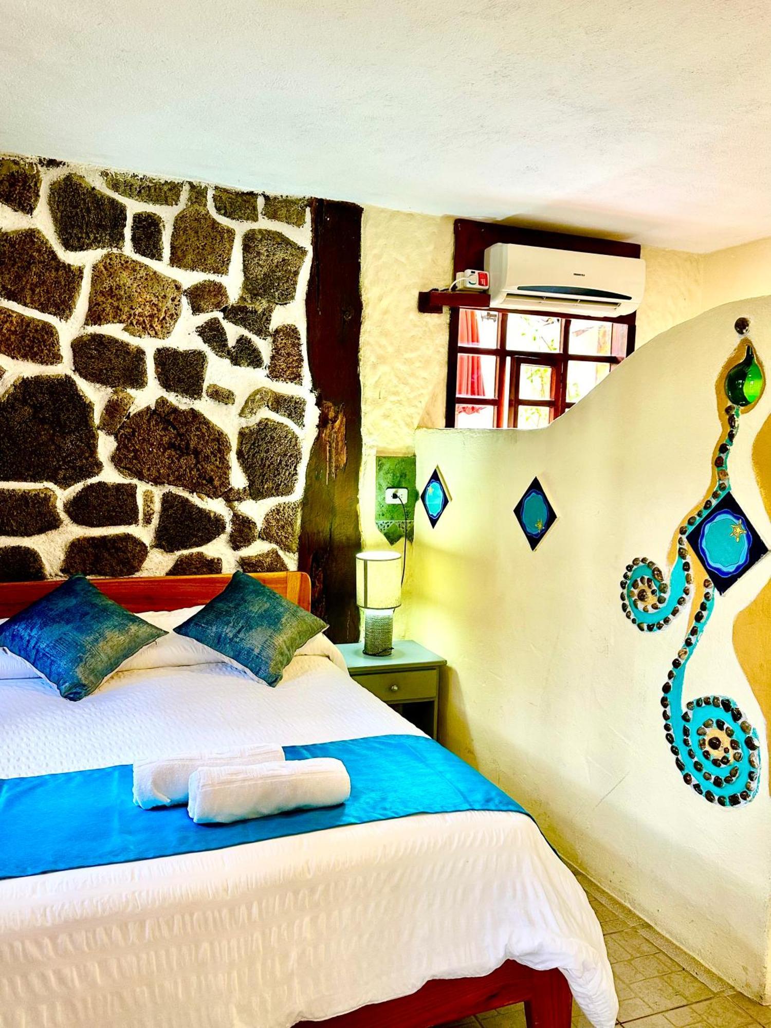 Casa del Lago Lodging House Puerto Ayora  Esterno foto