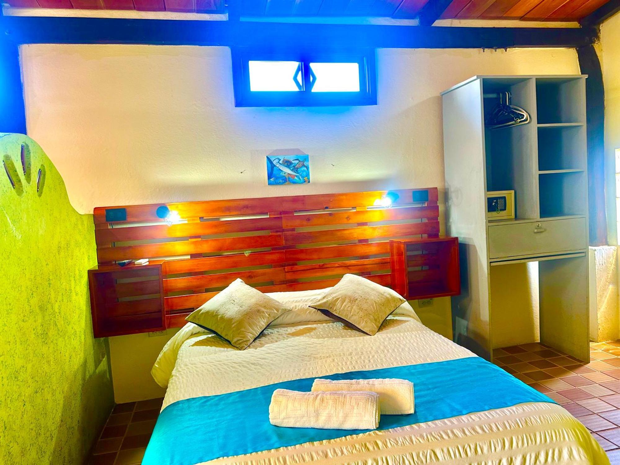 Casa del Lago Lodging House Puerto Ayora  Esterno foto