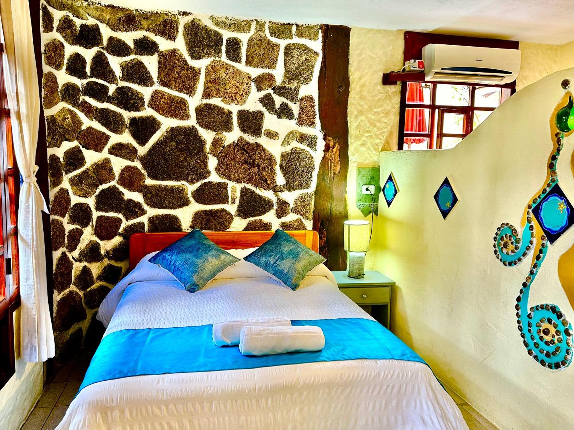 Casa del Lago Lodging House Puerto Ayora  Esterno foto
