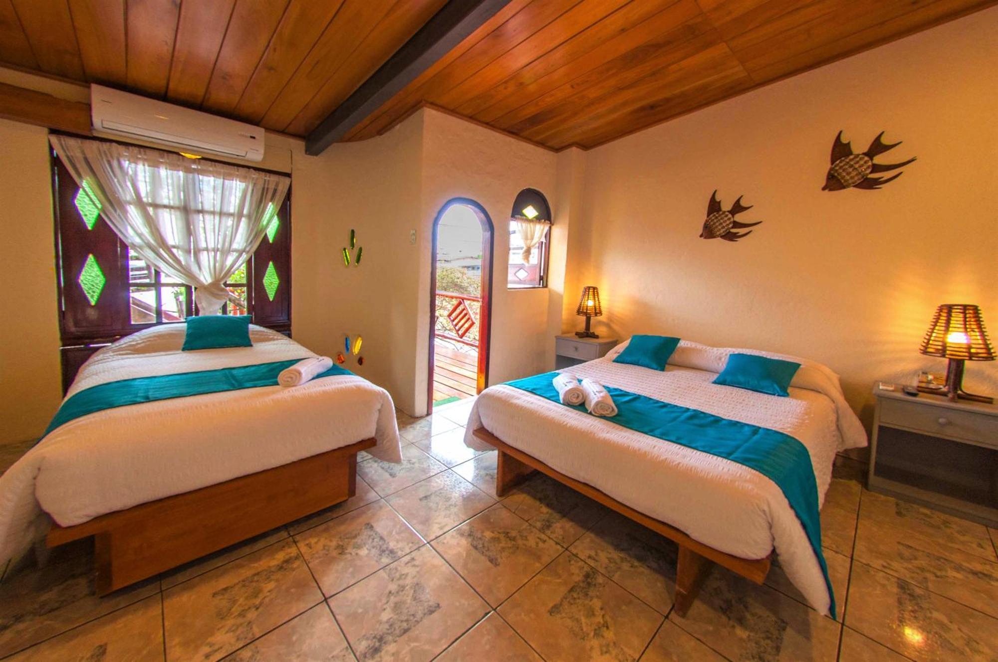 Casa del Lago Lodging House Puerto Ayora  Esterno foto