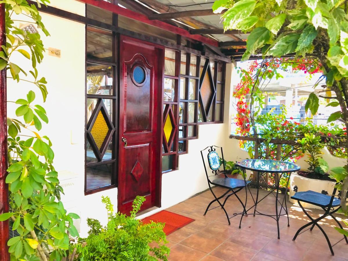Casa del Lago Lodging House Puerto Ayora  Esterno foto